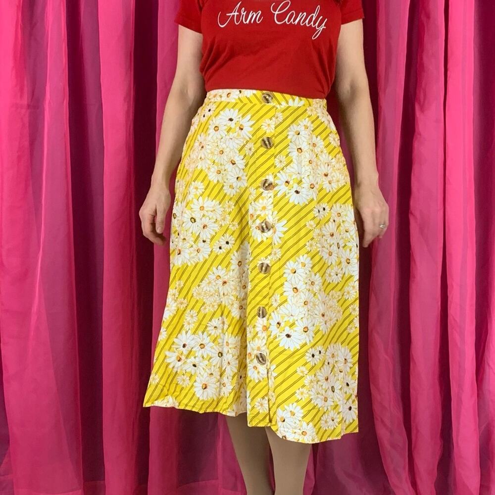 Truly 4 You cheery yellow stripes and daisies a line skirt, size small